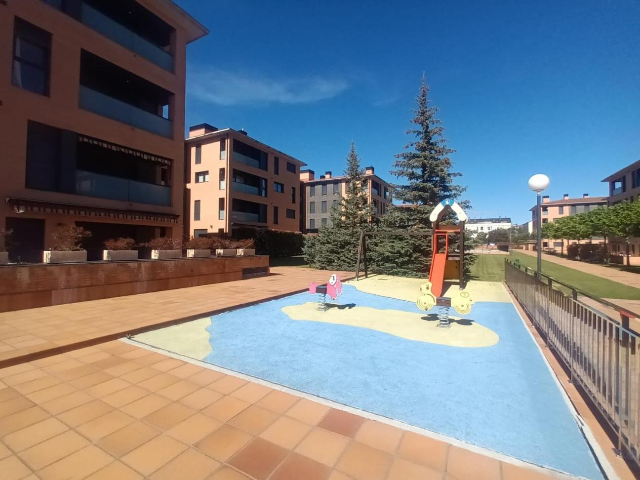Camino Santiago Etxea Apartment Jaca Bagian luar foto