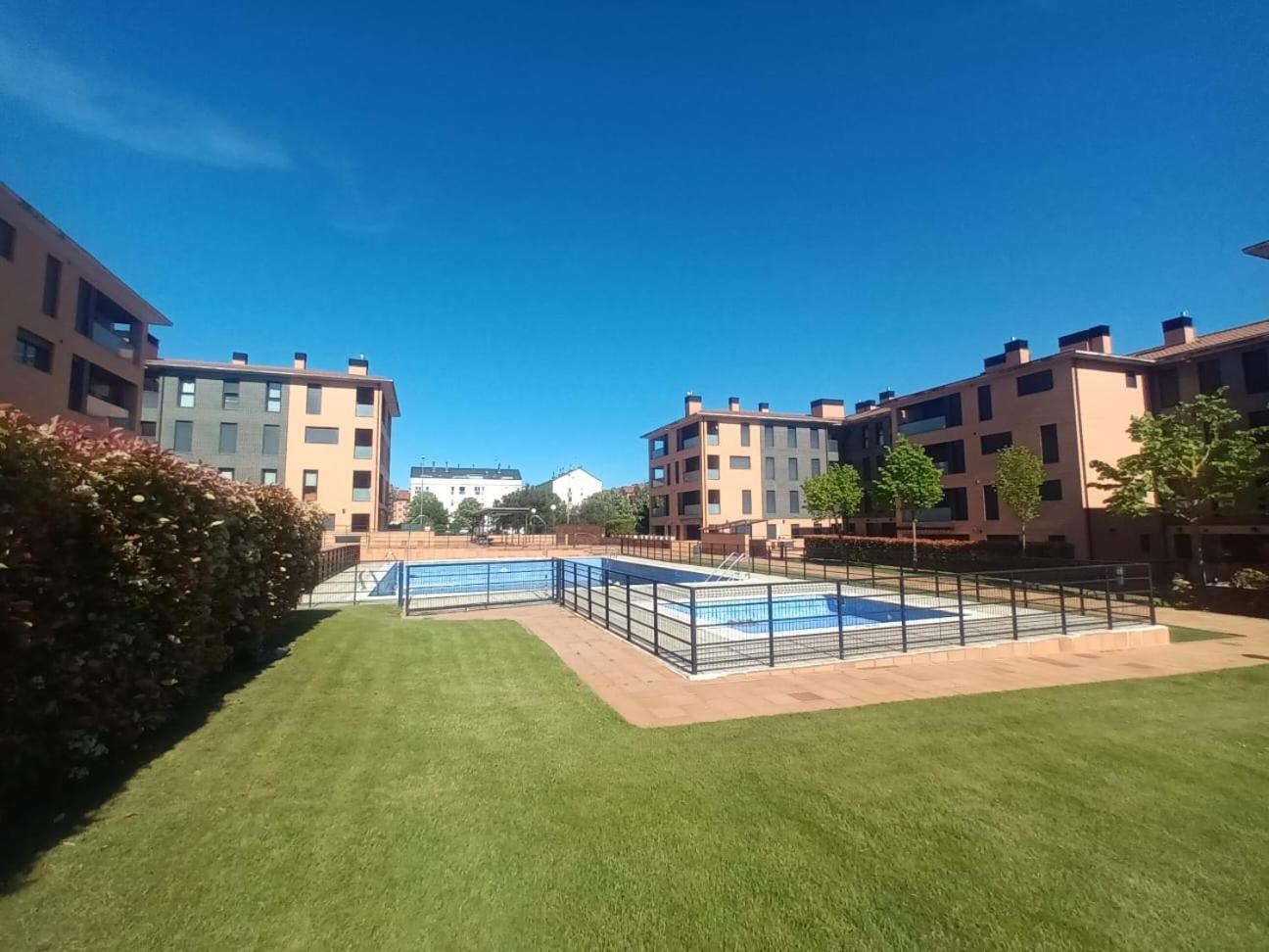Camino Santiago Etxea Apartment Jaca Bagian luar foto
