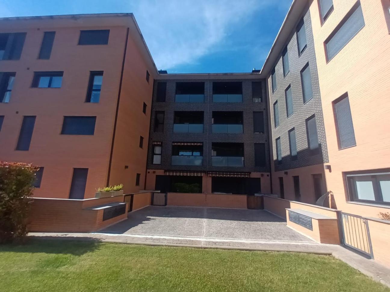 Camino Santiago Etxea Apartment Jaca Bagian luar foto