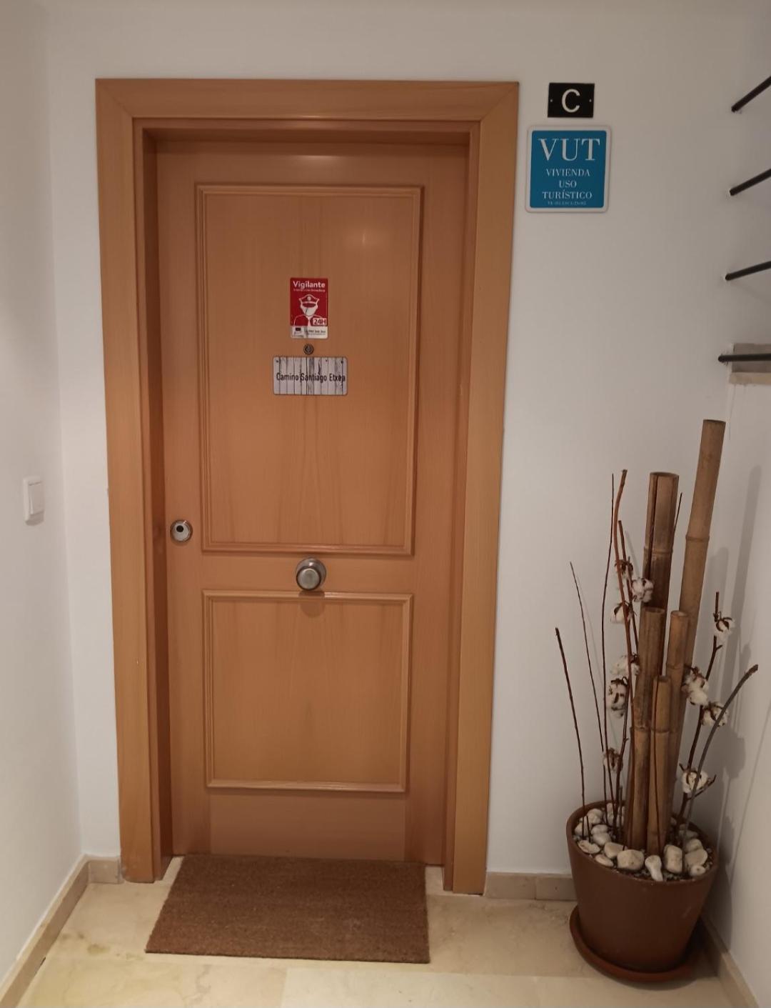 Camino Santiago Etxea Apartment Jaca Bagian luar foto